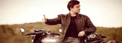 homme-moto-stop