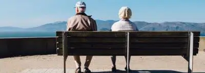 couple sur un banc