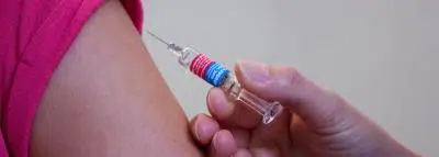 vaccins sur le bras